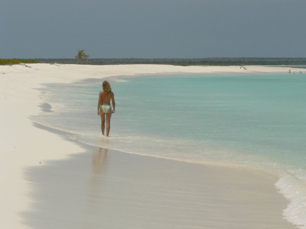 64- Pascale sur la plage 